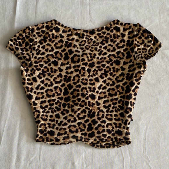 NWT AQUA Leopard Print Short Sleeve Knot Top Size M - Picture 4 of 6